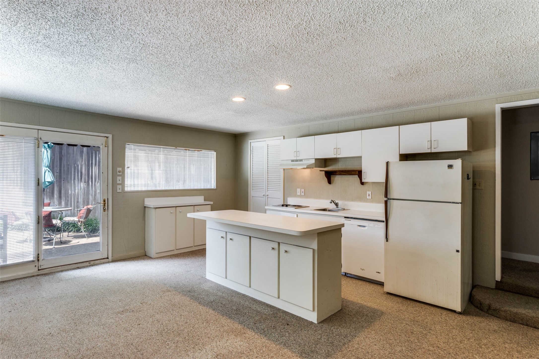 Fort Worth, Texas, 76110, United States, 4 Bedrooms Bedrooms, ,3 BathroomsBathrooms,Residential,For Sale,1940133