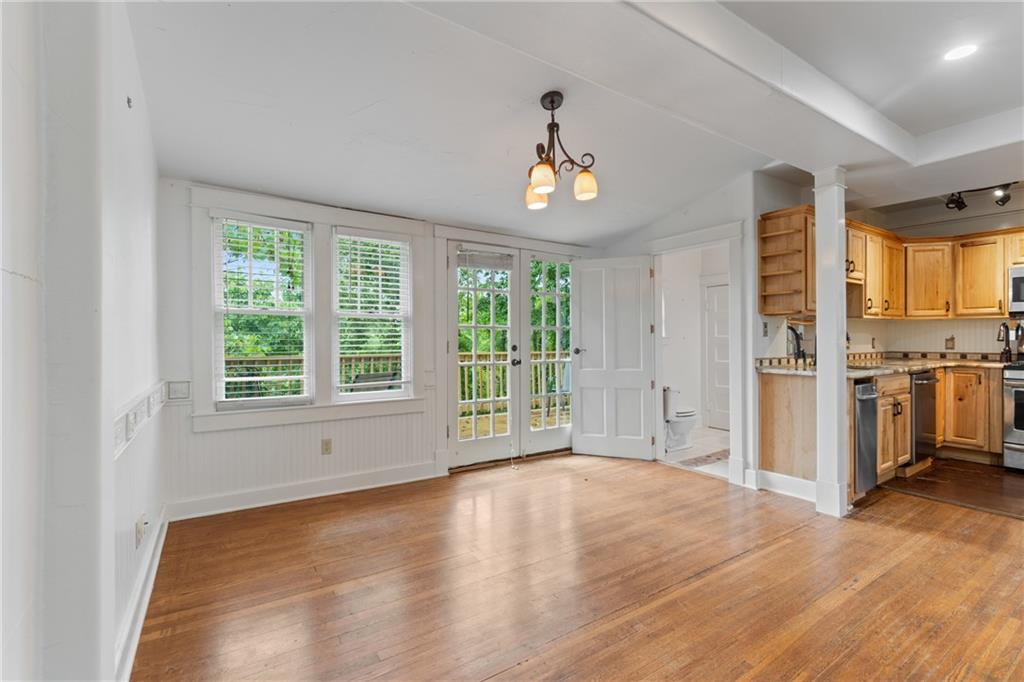 Eureka Springs, Arkansas, 752632, United States, 2 Bedrooms Bedrooms, ,3 BathroomsBathrooms,Residential,For Sale,1980182