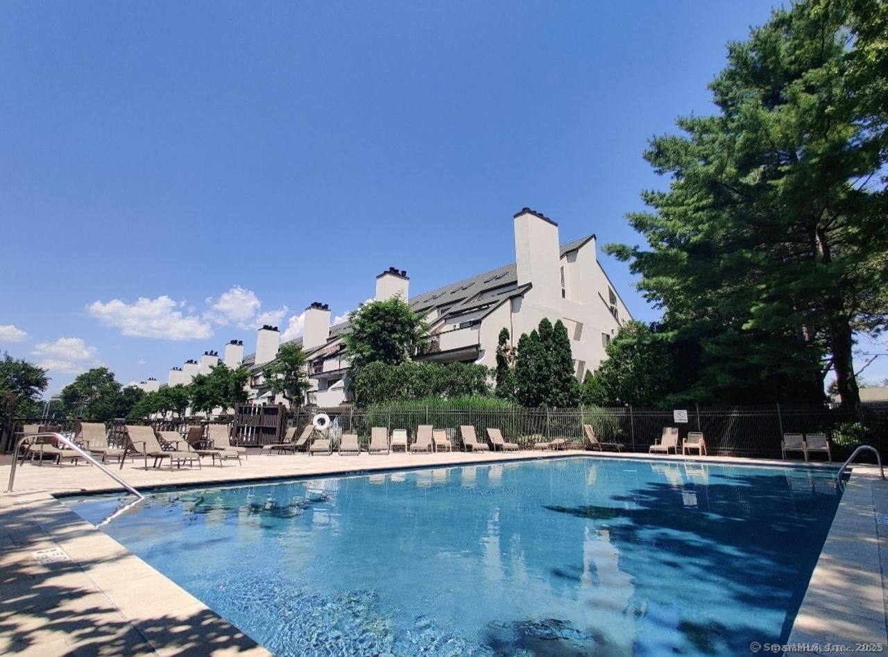 Stamford, Connecticut, 06830, United States, 3 Bedrooms Bedrooms, ,3 BathroomsBathrooms,Residential,For Sale,1987686