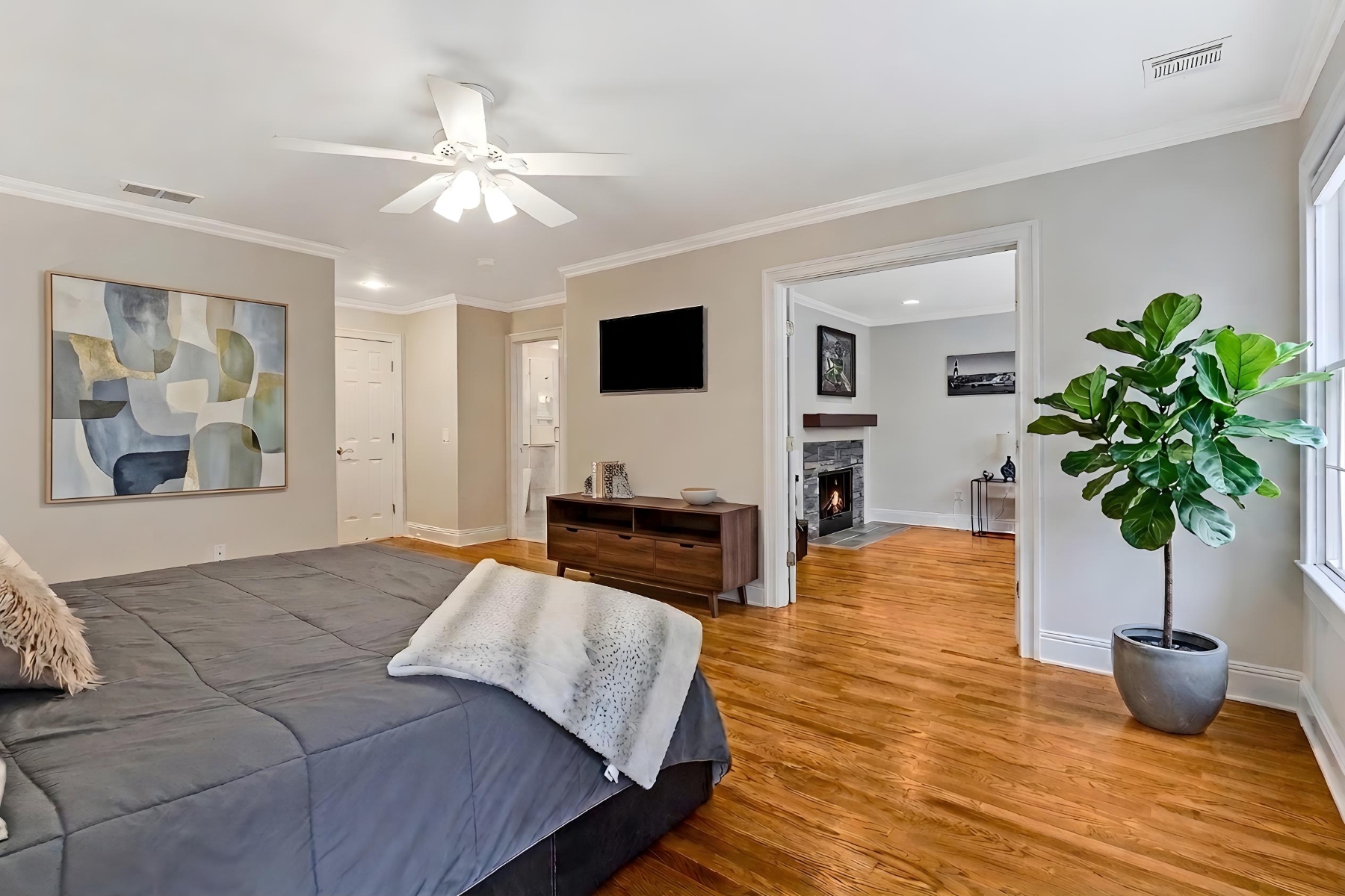  Luxury Townhome Offers Sophisticated Living and Privacy - 物件實景