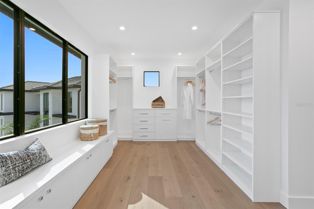 St Petersburg, Florida, 33703, United States, 5 Bedrooms Bedrooms, ,6 BathroomsBathrooms,Residential,For Sale,1856126