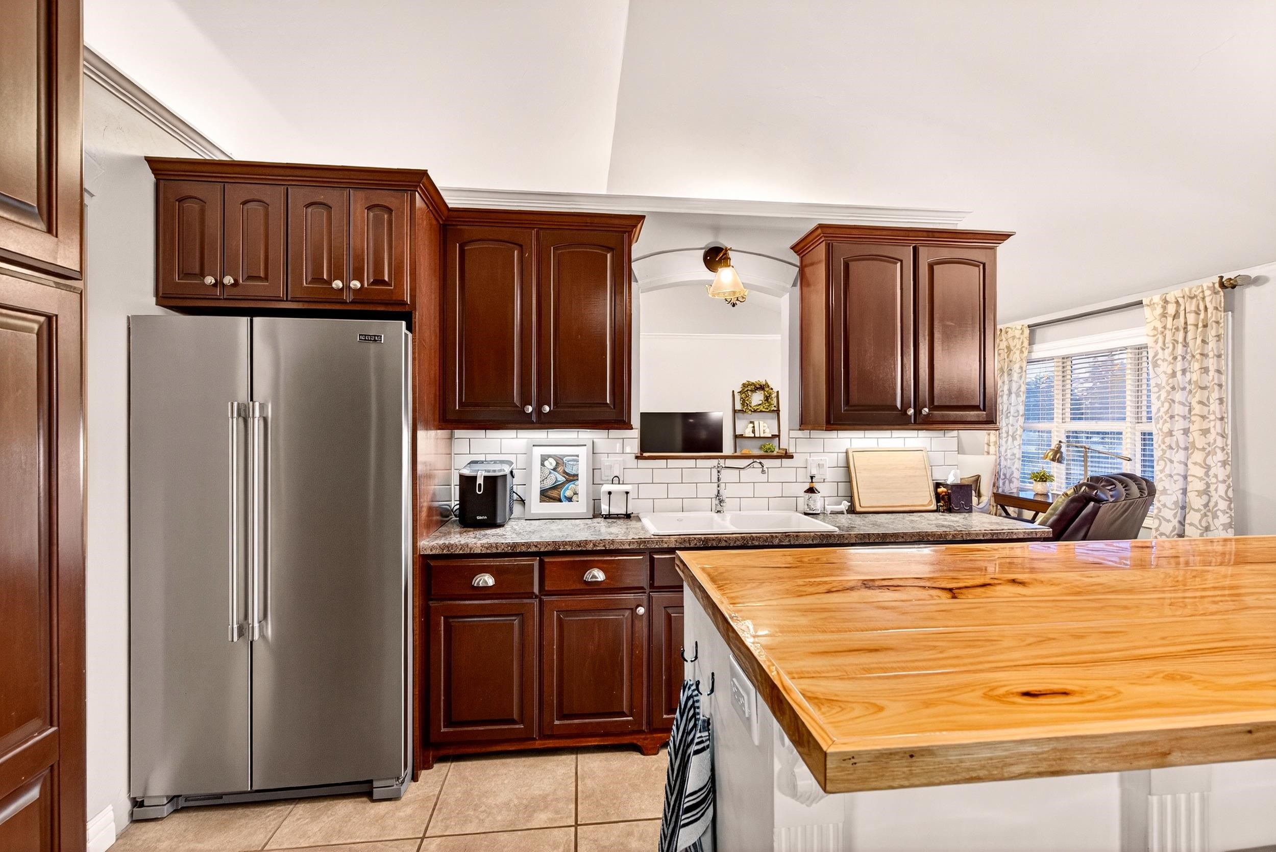 Neenah, Wisconsin, 54956, United States, 4 Bedrooms Bedrooms, ,4 BathroomsBathrooms,Residential,For Sale,1996384