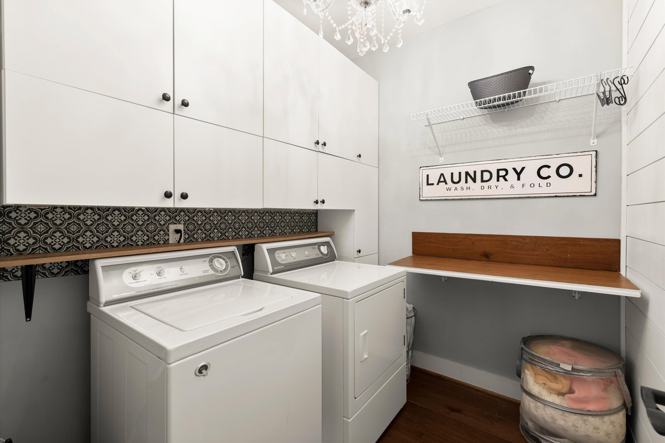  One-of-a-kind Home Offers an Exceptional Blend of Space, Style, and Upgrades - 物件實景