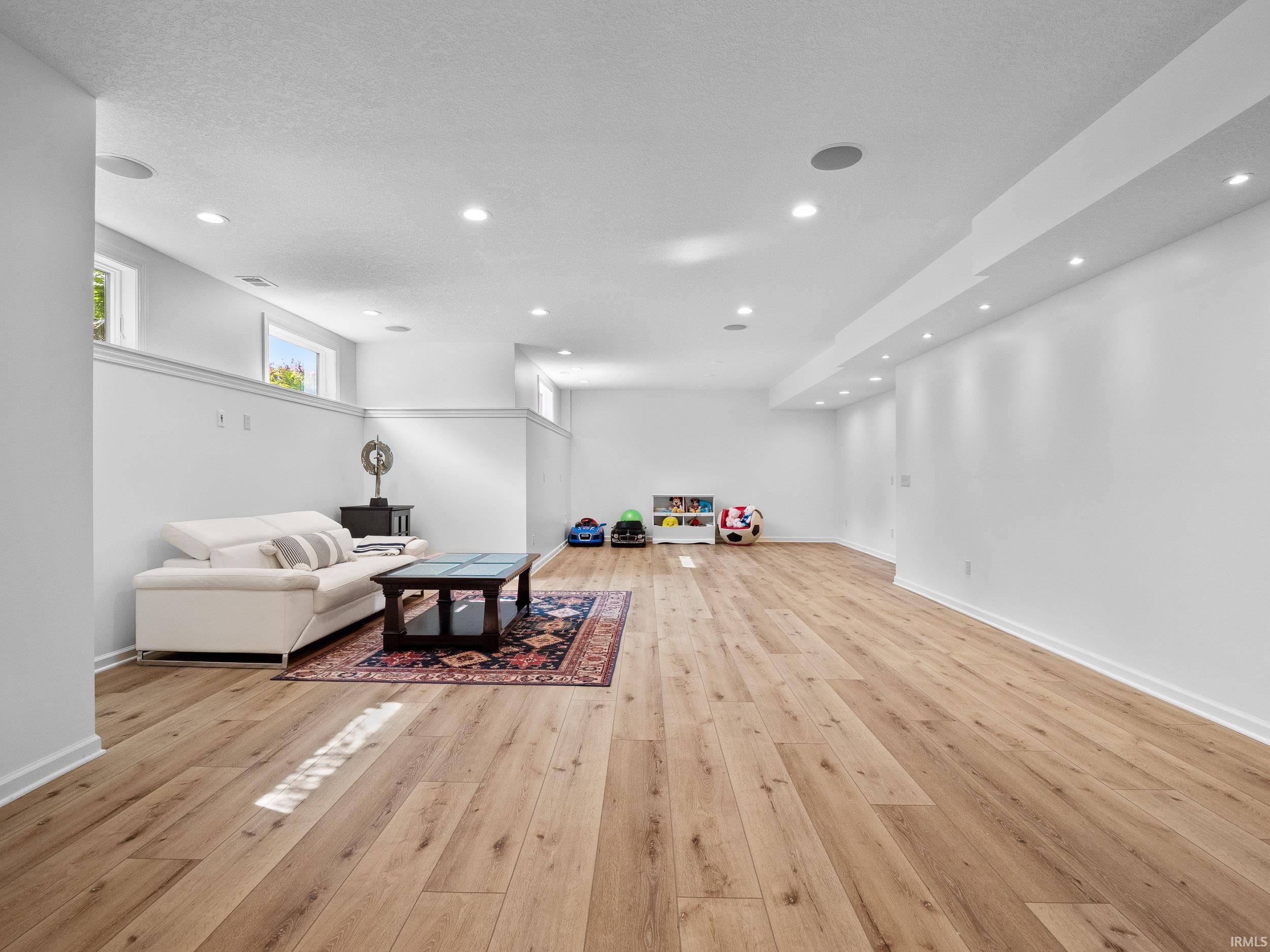 Huntertown, Indiana, 46748, United States, 5 Bedrooms Bedrooms, ,5 BathroomsBathrooms,Residential,For Sale,1982642