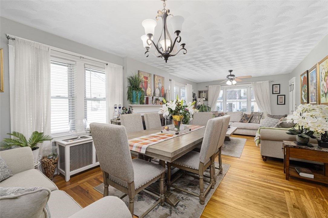 Cranston, Rhode Island, 02910, United States, 3 Bedrooms Bedrooms, ,3 BathroomsBathrooms,Residential,For Sale,1969292