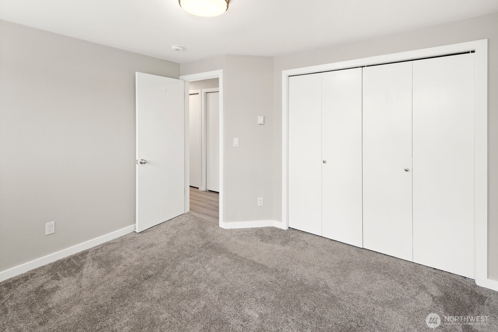 Mercer Island, Washington, 98040, United States, 2 Bedrooms Bedrooms, ,1 BathroomBathrooms,Residential,For Sale,1948638