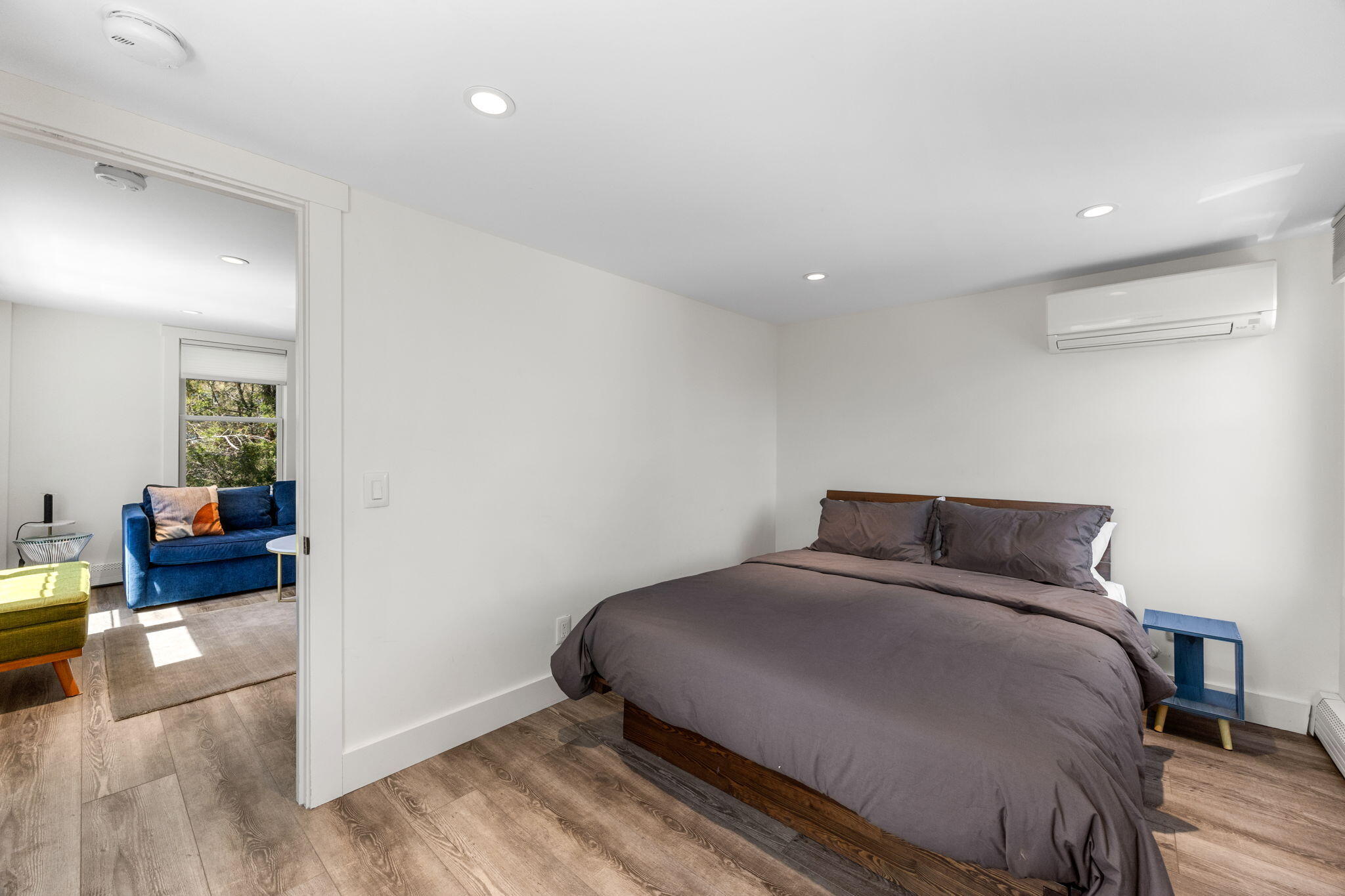  Private West End Escape with Expansive Deck and Natural Light - 物件實景