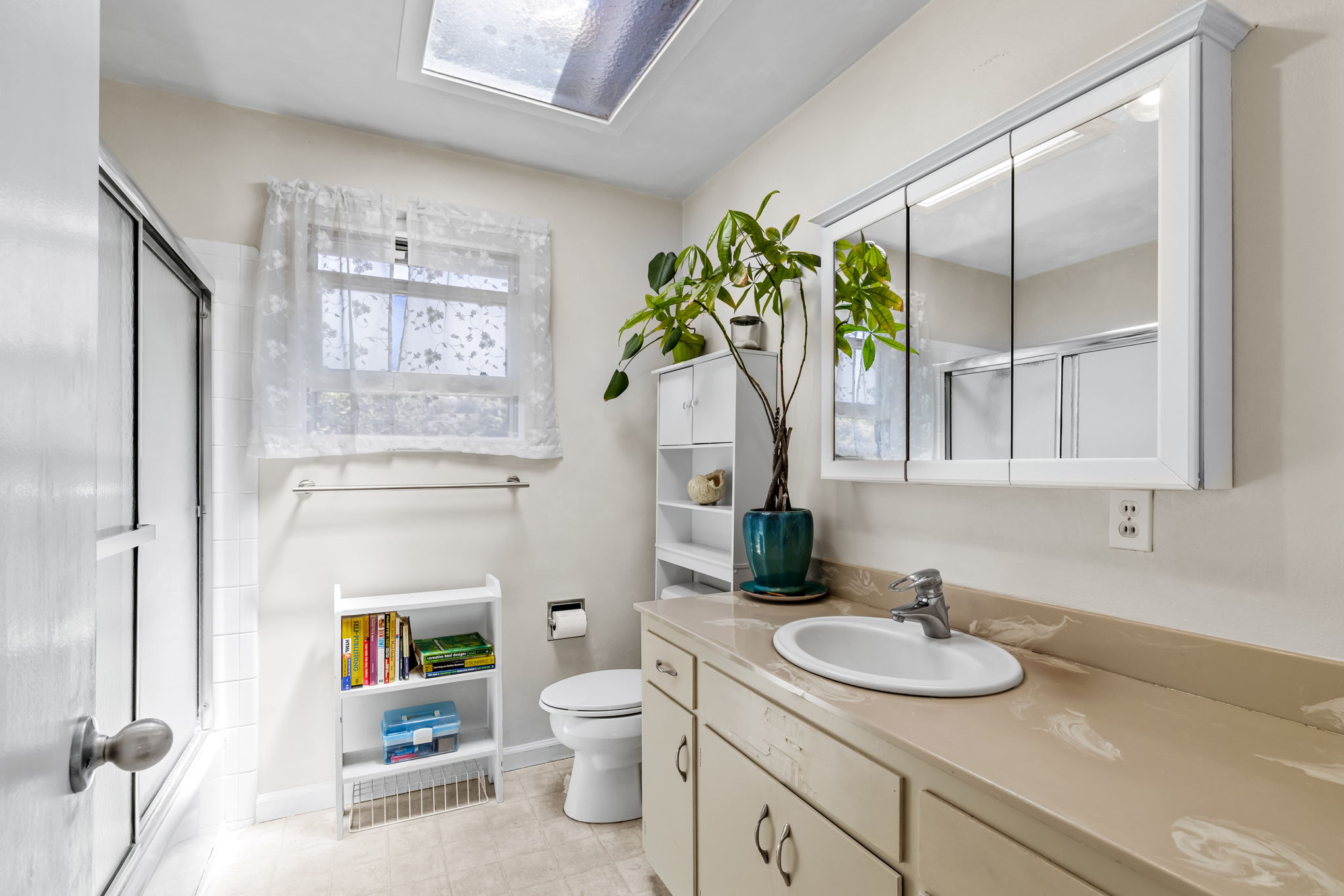 Del Rey Oaks, California, 93940, United States, 4 Bedrooms Bedrooms, ,2 BathroomsBathrooms,Residential,For Sale,1899502
