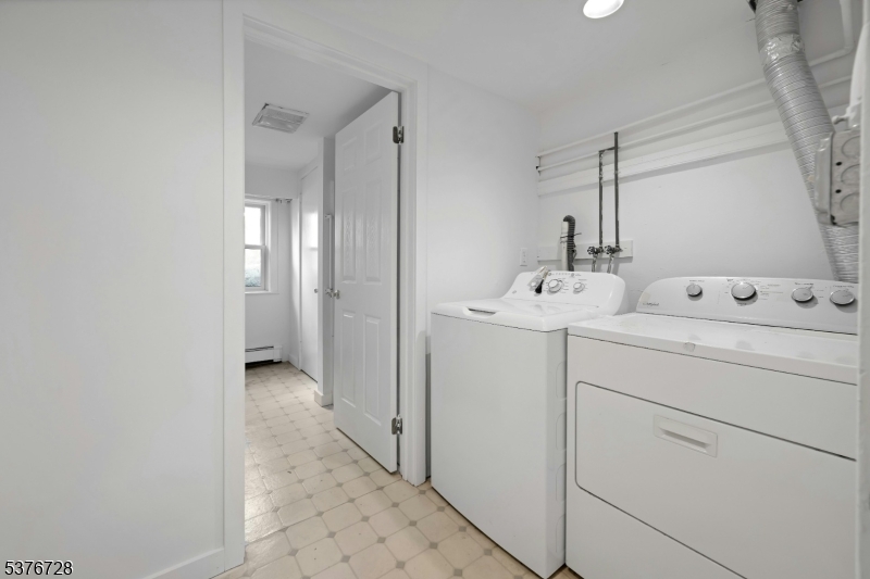 Peapack Gladstone Boro, New Jersey, 07977, United States, 4 Bedrooms Bedrooms, ,3 BathroomsBathrooms,Residential,For Sale,1990359