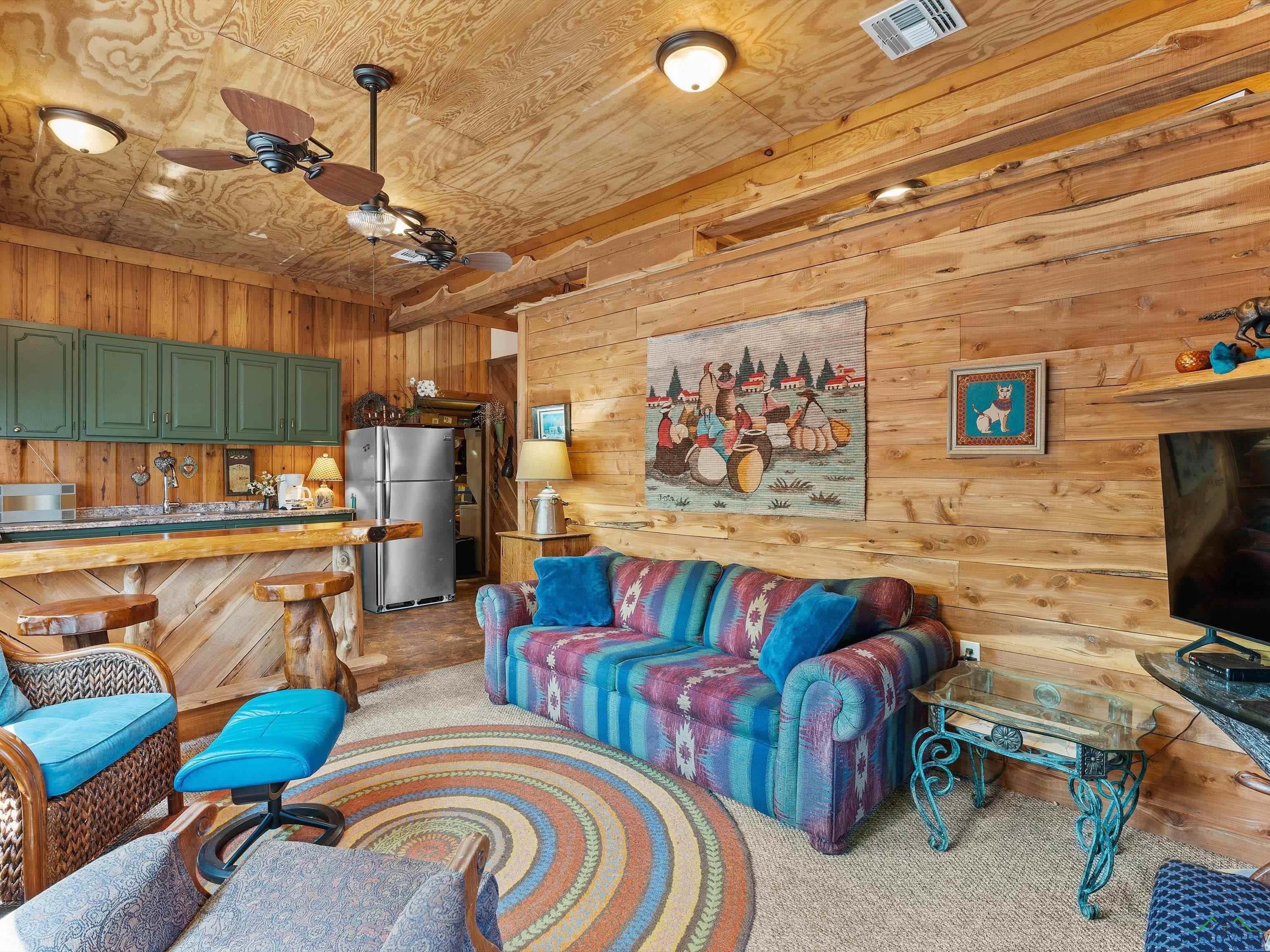 Karnack, Texas, 75661, United States, 3 Bedrooms Bedrooms, ,3 BathroomsBathrooms,Residential,For Sale,1975449