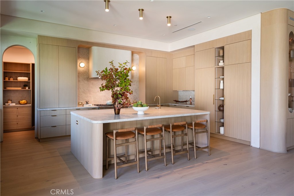 Sherman Oaks, California, 91423, United States, 6 Bedrooms Bedrooms, ,7 BathroomsBathrooms,Residential,For Sale,1990929