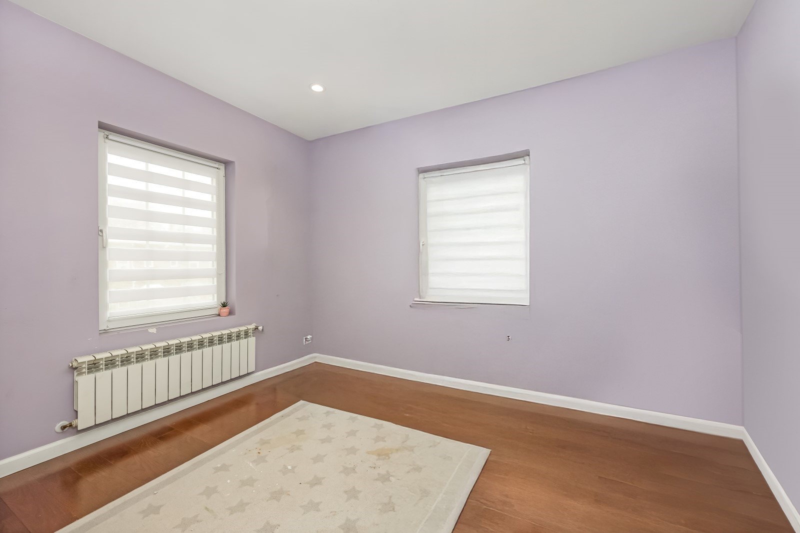 Middle Village, New York, 11379, United States, 3 Bedrooms Bedrooms, ,2 BathroomsBathrooms,Residential,For Sale,2001755