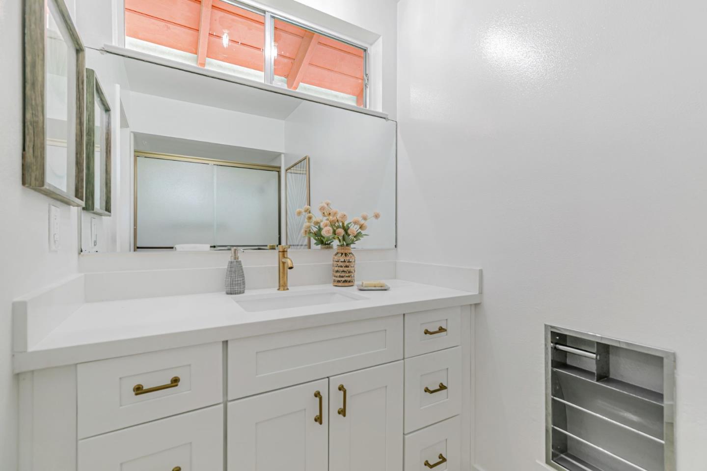 Los Altos, California, 94024, United States, 3 Bedrooms Bedrooms, ,2 BathroomsBathrooms,Residential,For Sale,1941644
