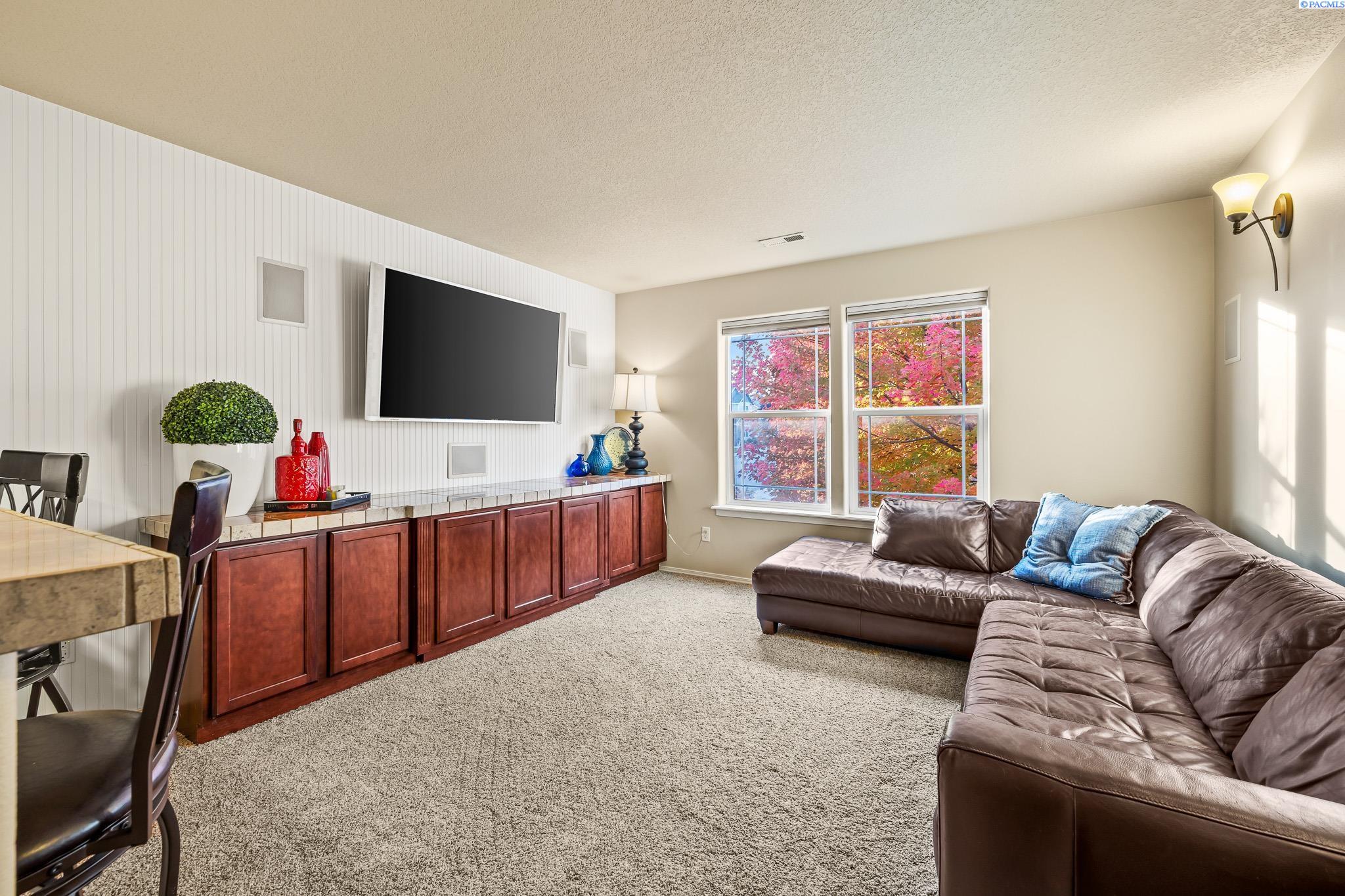 Kennewick, Washington, 99338, United States, 4 Bedrooms Bedrooms, ,3 BathroomsBathrooms,Residential,For Sale,1982934