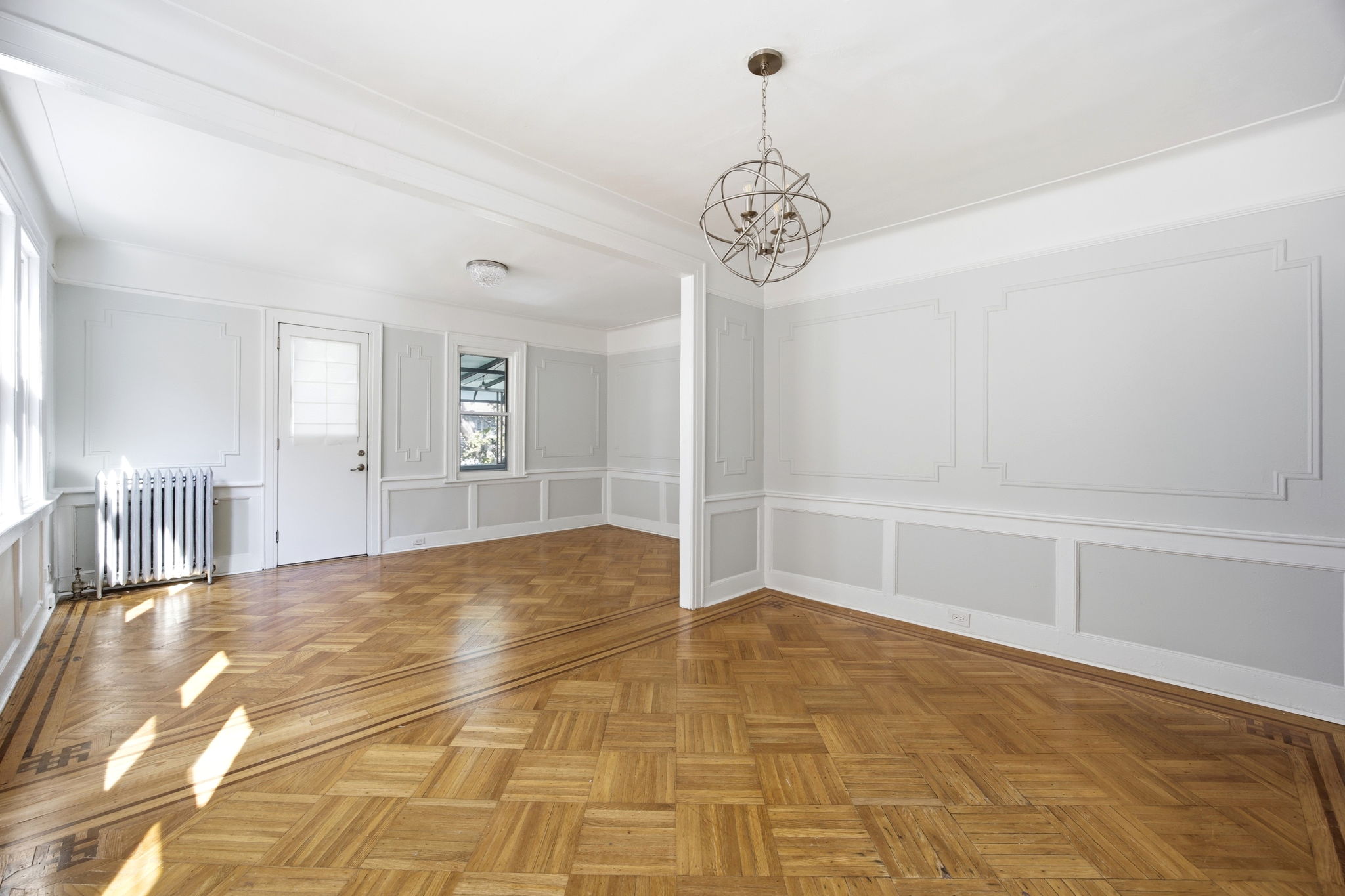  1077 E36th Street - 物件實景
