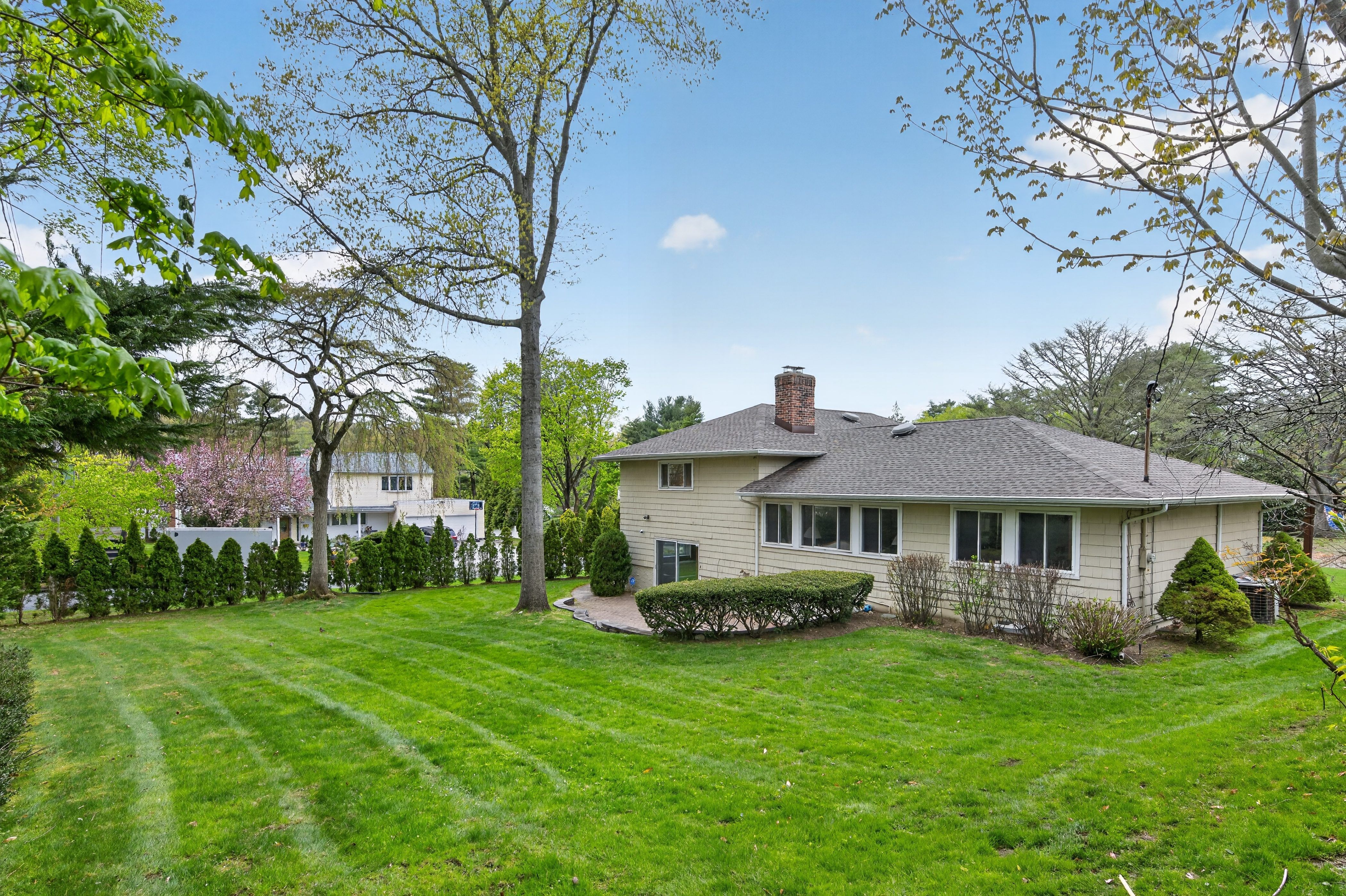  2 Vanad Drive, East Hills, NY 11576 - 物件實景