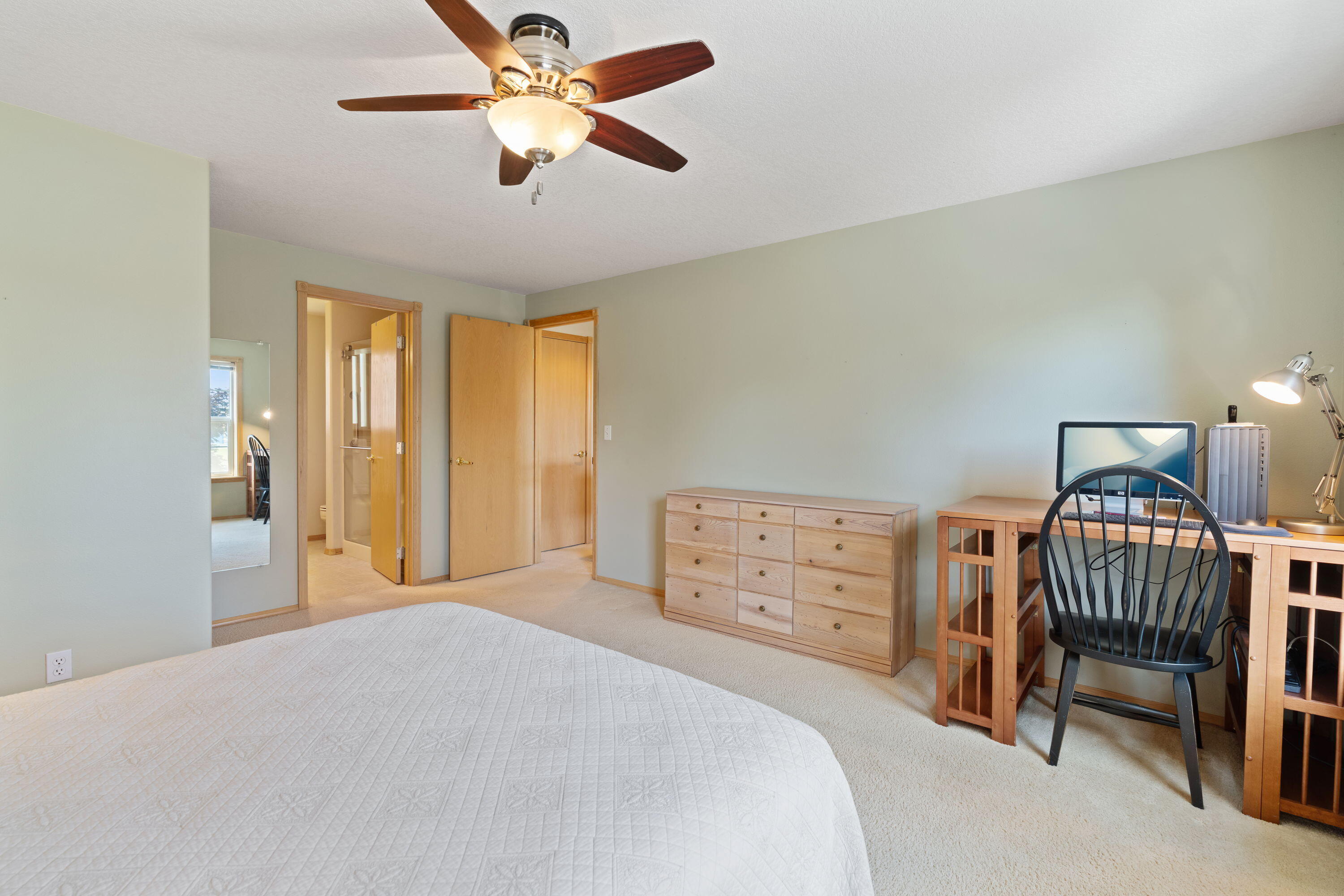Redmond, Oregon, 97756, United States, 3 Bedrooms Bedrooms, ,4 BathroomsBathrooms,Residential,For Sale,1856956