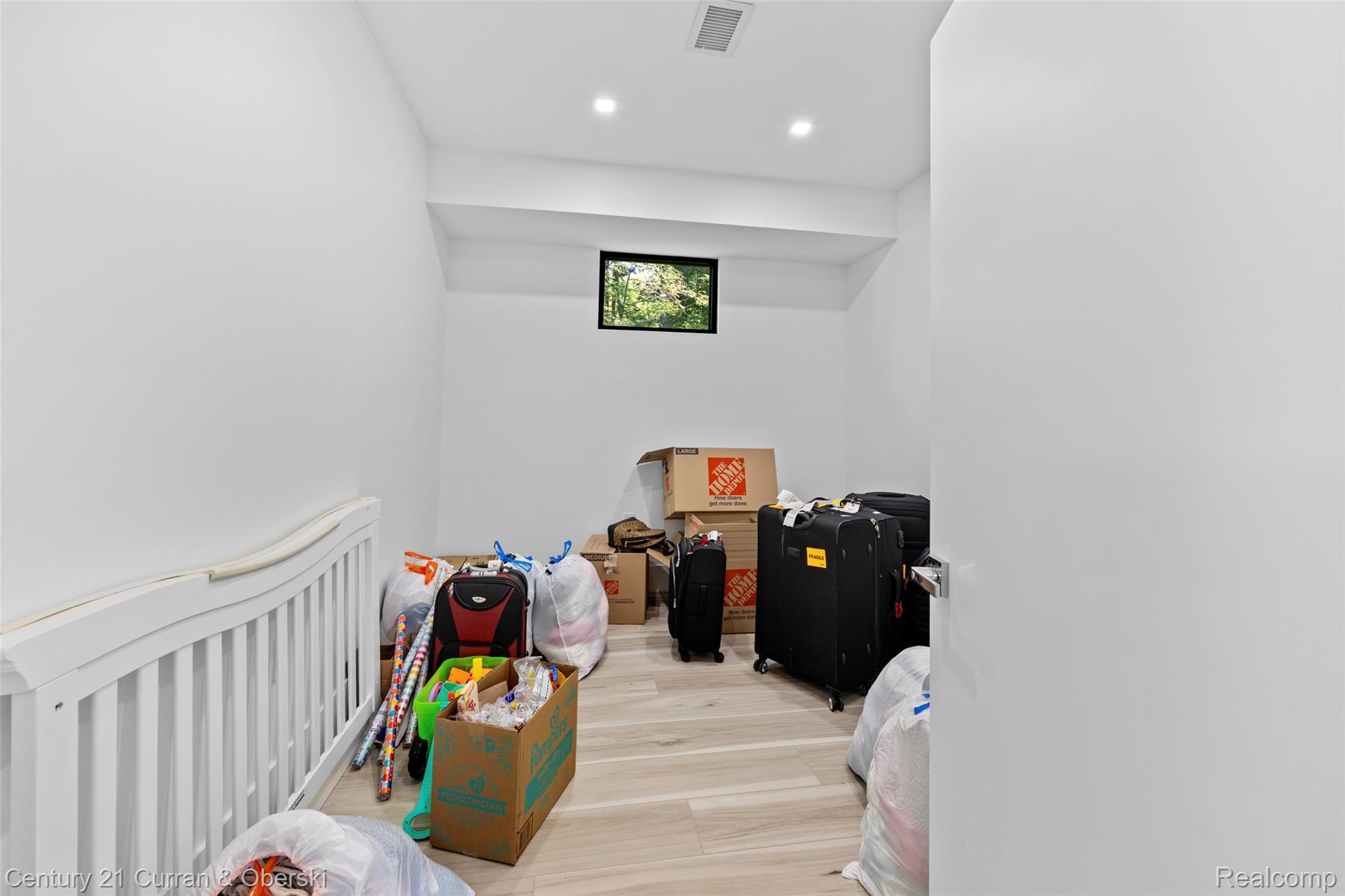 Farmington, Michigan, 48334, United States, 7 Bedrooms Bedrooms, ,8 BathroomsBathrooms,Residential,For Sale,1980731