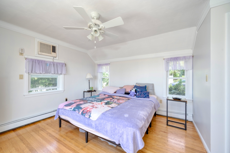 Hull, Massachusetts, 02045, United States, 6 Bedrooms Bedrooms, ,3 BathroomsBathrooms,Residential,For Sale,1978690