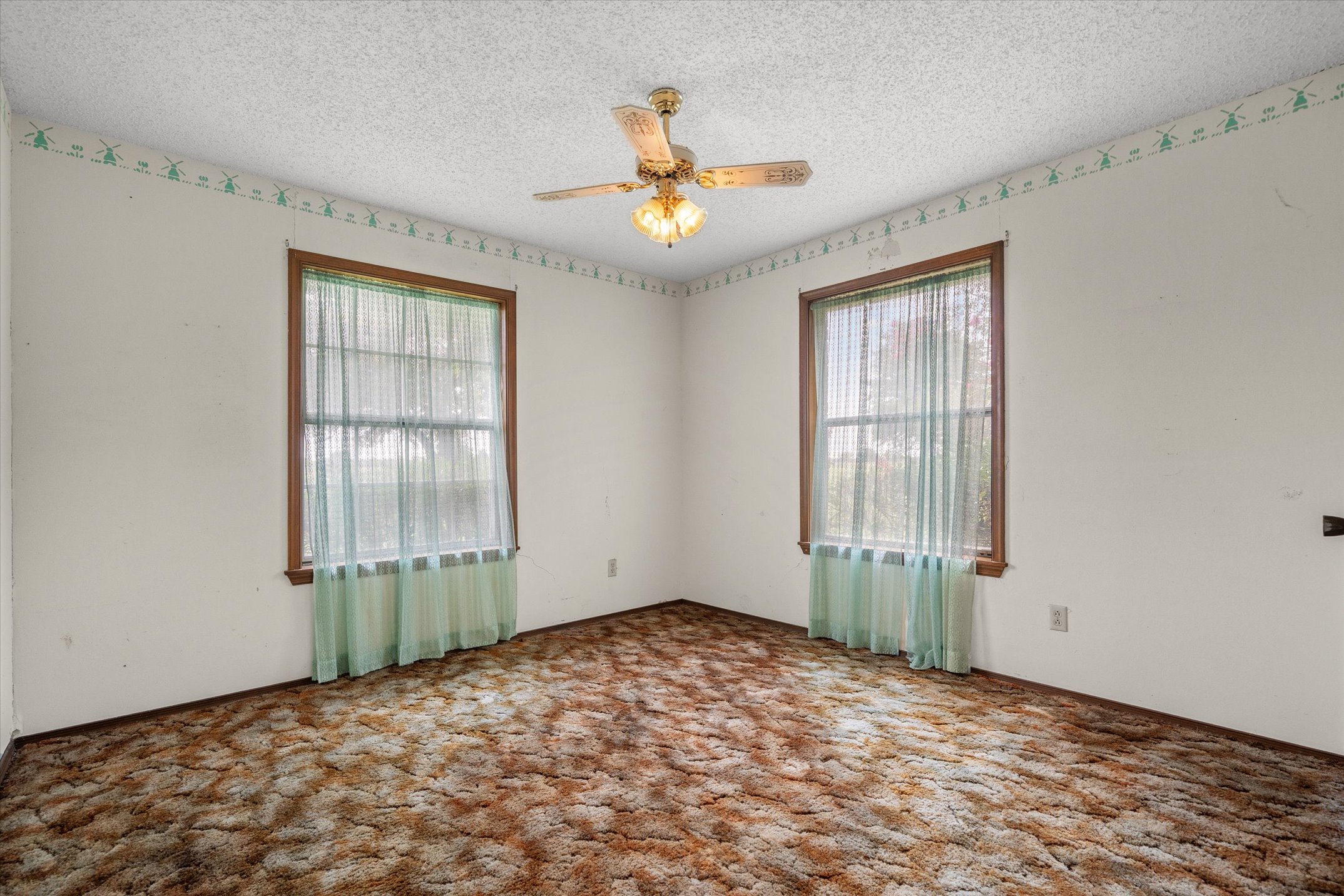 Wills Point, Texas, 75169, United States, 4 Bedrooms Bedrooms, ,3 BathroomsBathrooms,Residential,For Sale,1979230