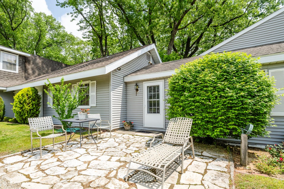 Coloma, Michigan, 49038, United States, 5 Bedrooms Bedrooms, ,4 BathroomsBathrooms,Residential,For Sale,1850191