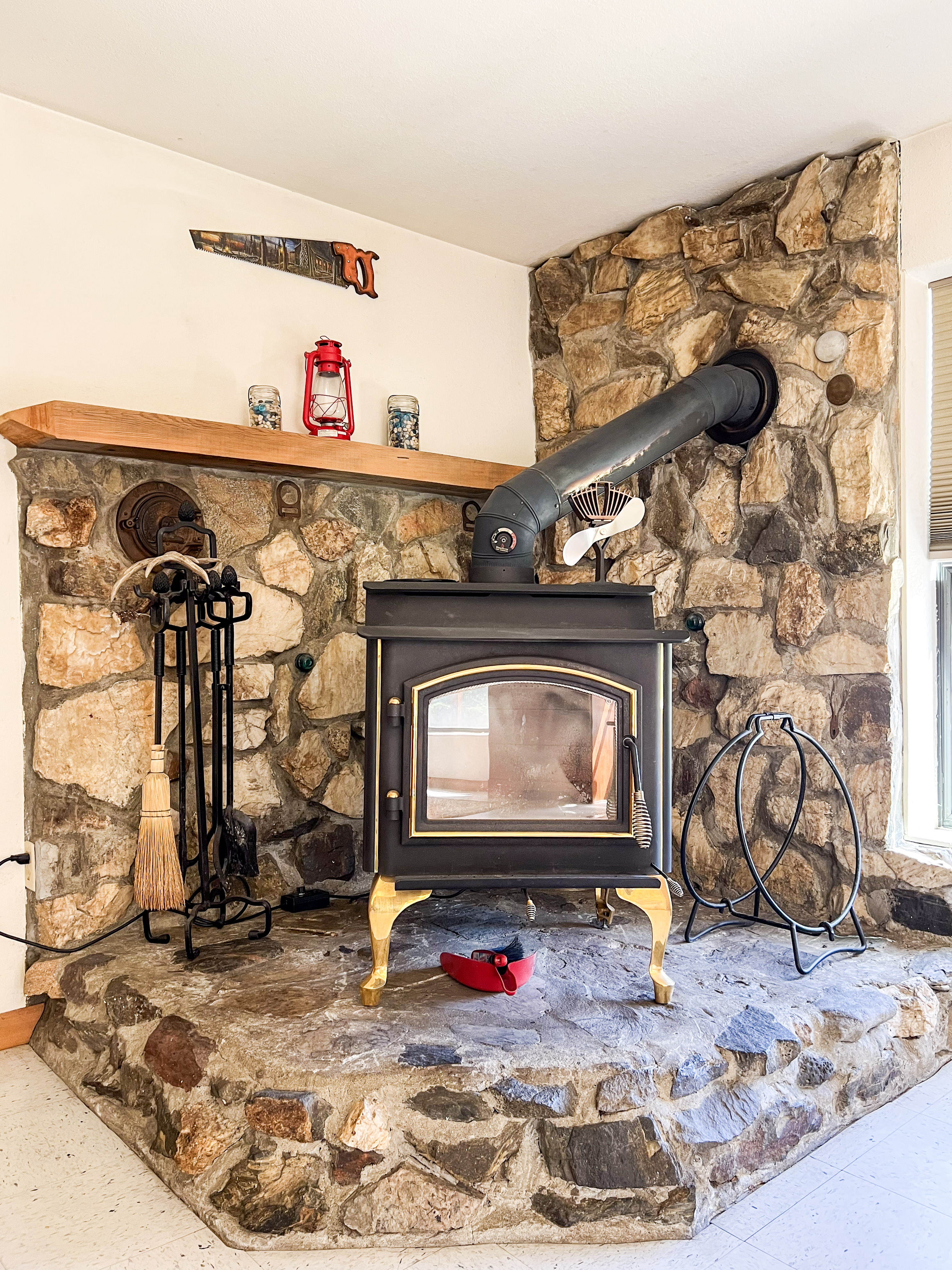 Colville, Washington, 99114, United States, 2 Bedrooms Bedrooms, ,2 BathroomsBathrooms,Residential,For Sale,1928739