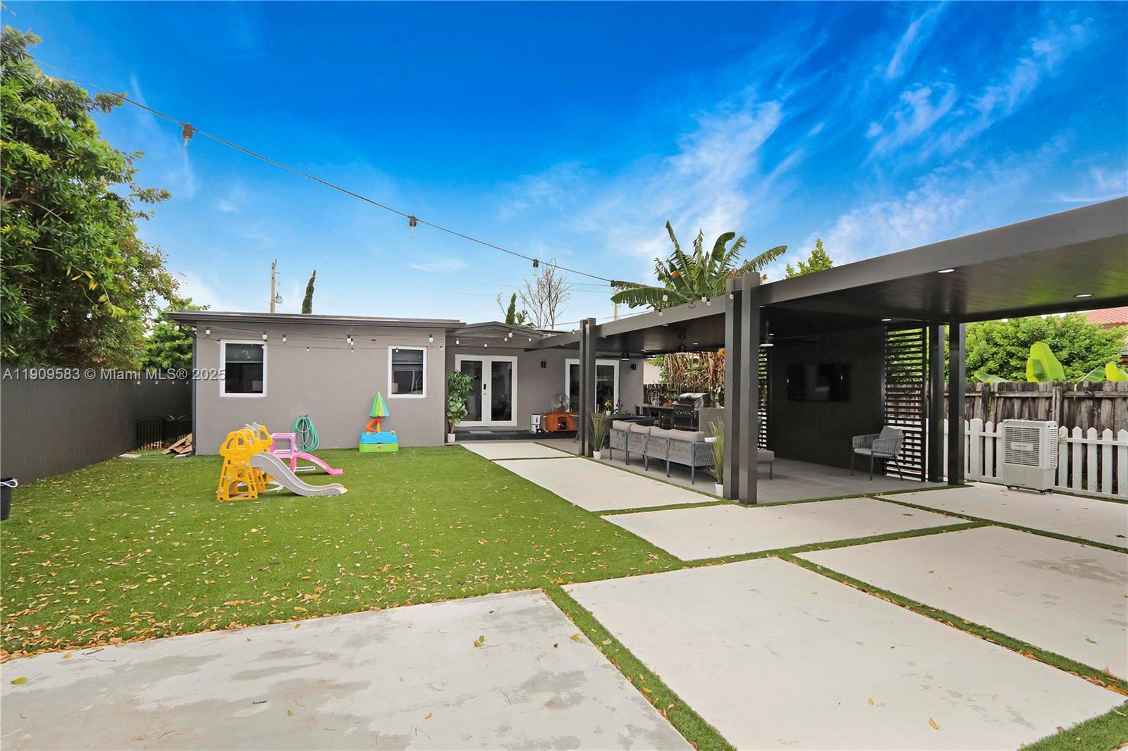 Miami, Florida, 33155, United States, 4 Bedrooms Bedrooms, ,4 BathroomsBathrooms,Residential,For Sale,1987905