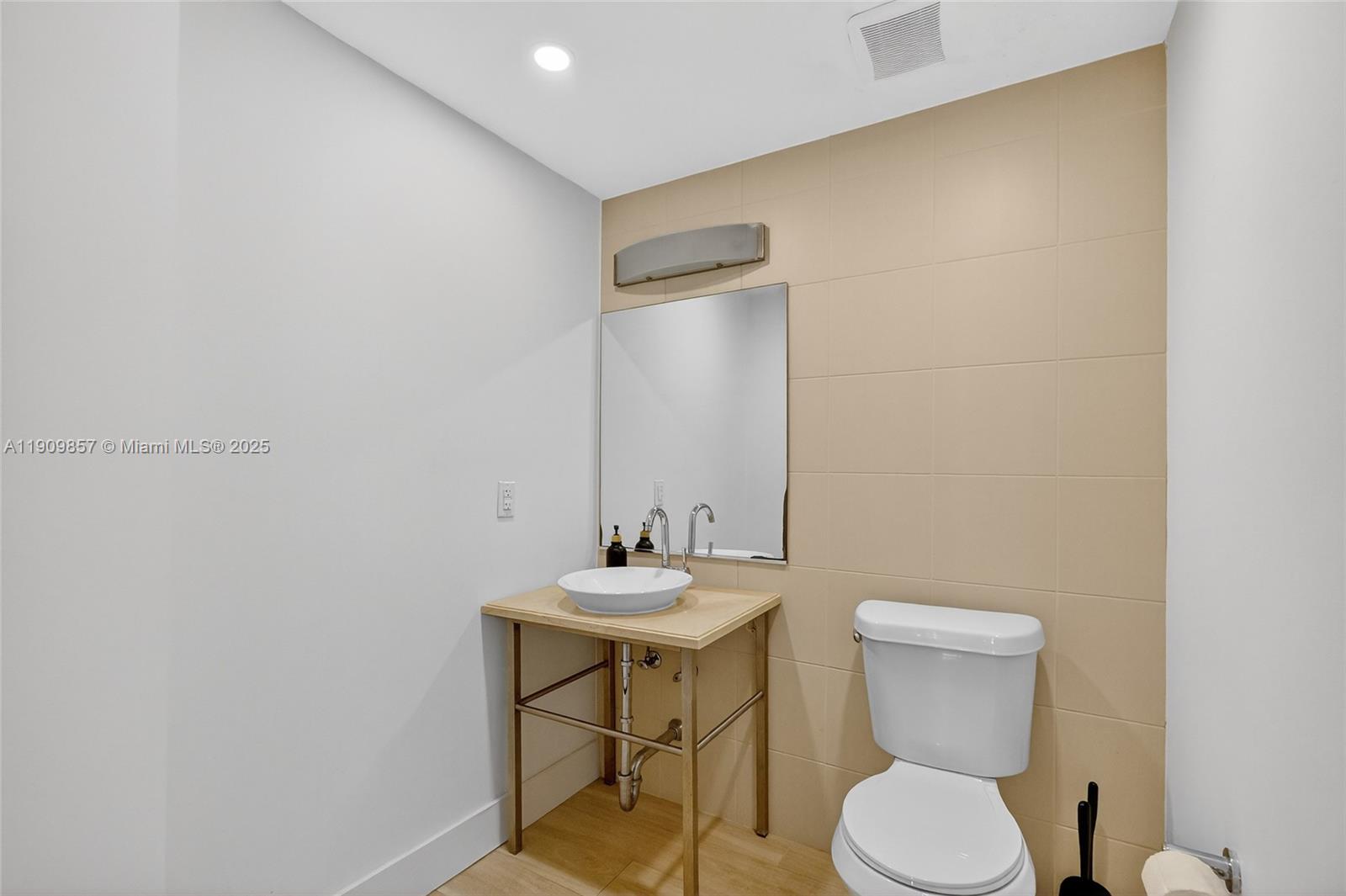 Miami, Florida, 33133, United States, 3 Bedrooms Bedrooms, ,4 BathroomsBathrooms,Residential,For Sale,1989266