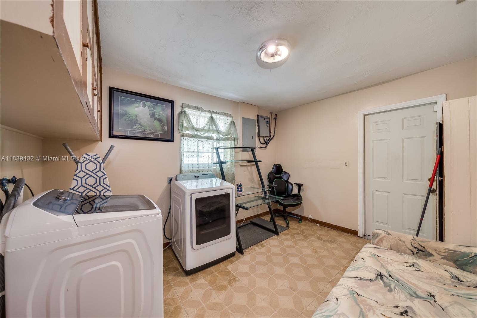 Hollywood, Florida, 33024, United States, 3 Bedrooms Bedrooms, ,2 BathroomsBathrooms,Residential,For Sale,1892932