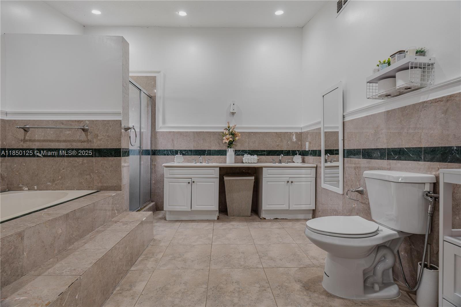 Miami, Florida, 33165, United States, 3 Bedrooms Bedrooms, ,2 BathroomsBathrooms,Residential,For Sale,1906706