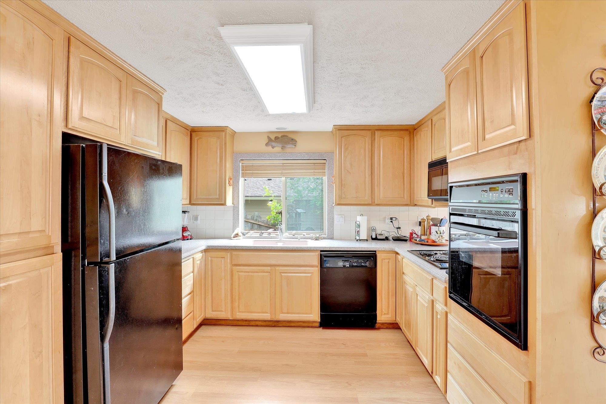 Newman Lake, Washington, 99025, United States, 4 Bedrooms Bedrooms, ,3 BathroomsBathrooms,Residential,For Sale,1929094