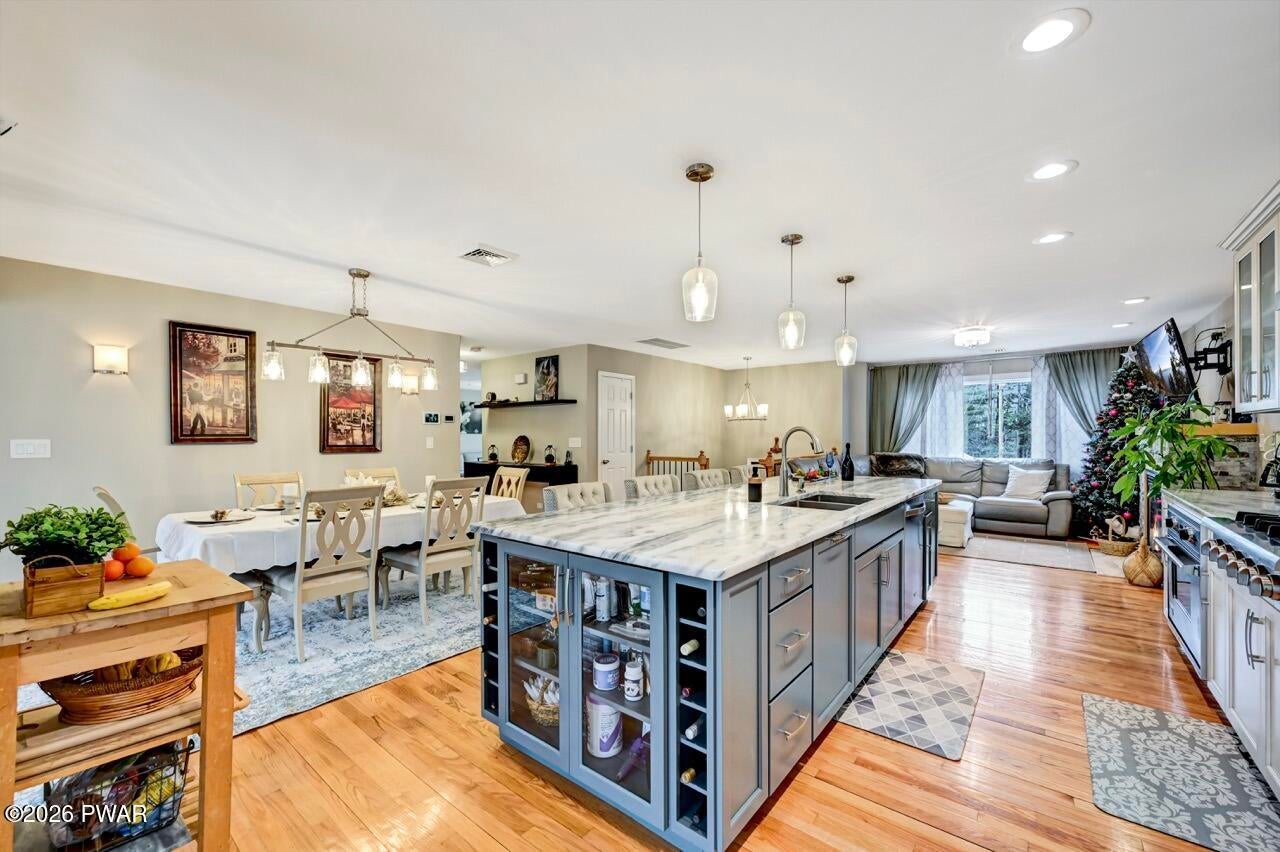 Milford, Pennsylvania, 18337, United States, 3 Bedrooms Bedrooms, ,3 BathroomsBathrooms,Residential,For Sale,2011309