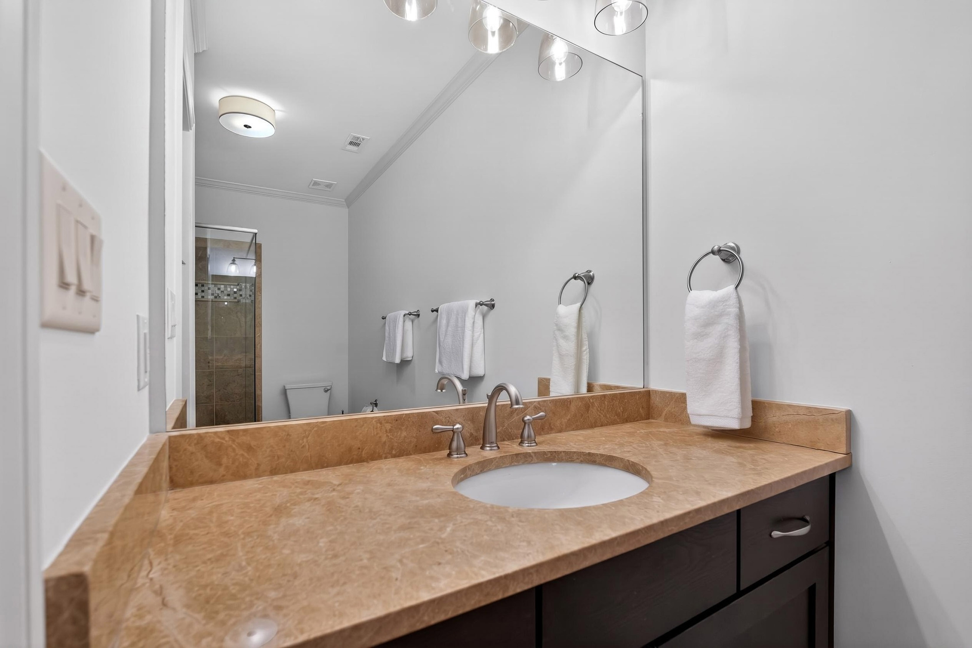  Experience Luxury in One of Georgia’s Most Prestigious Gated Golf Communities - 物件實景