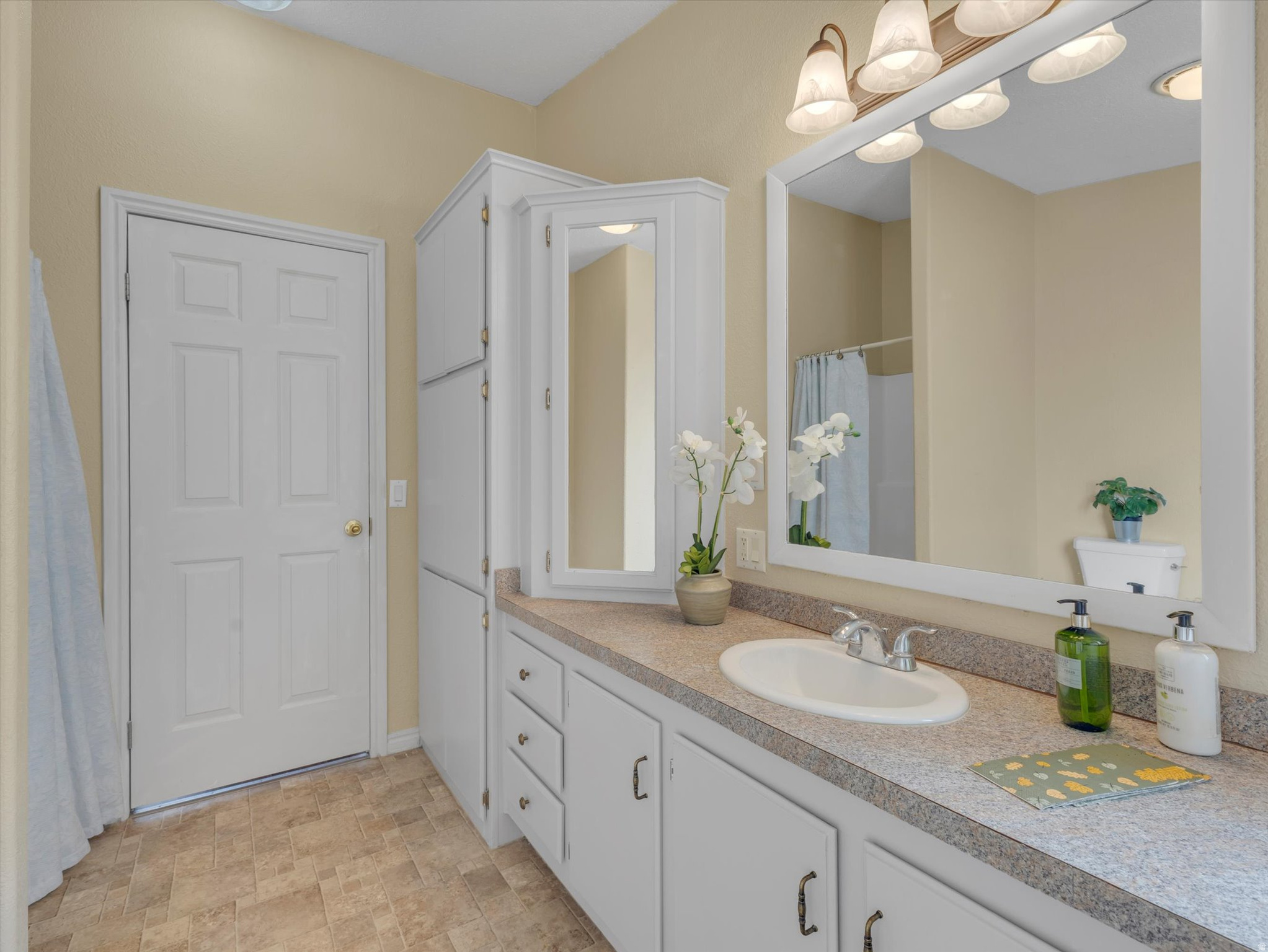 Roy, Utah, 84067, United States, 4 Bedrooms Bedrooms, ,1 BathroomBathrooms,Residential,For Sale,1997099