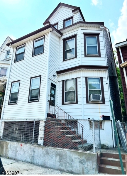 Paterson City, New Jersey, 07522, United States, 5 Bedrooms Bedrooms, ,2 BathroomsBathrooms,Residential,For Sale,1856627