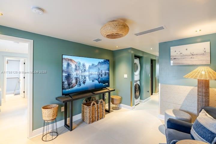 Miami Beach, Florida, 33139, United States, 5 Bedrooms Bedrooms, ,5 BathroomsBathrooms,Residential,For Sale,1785571