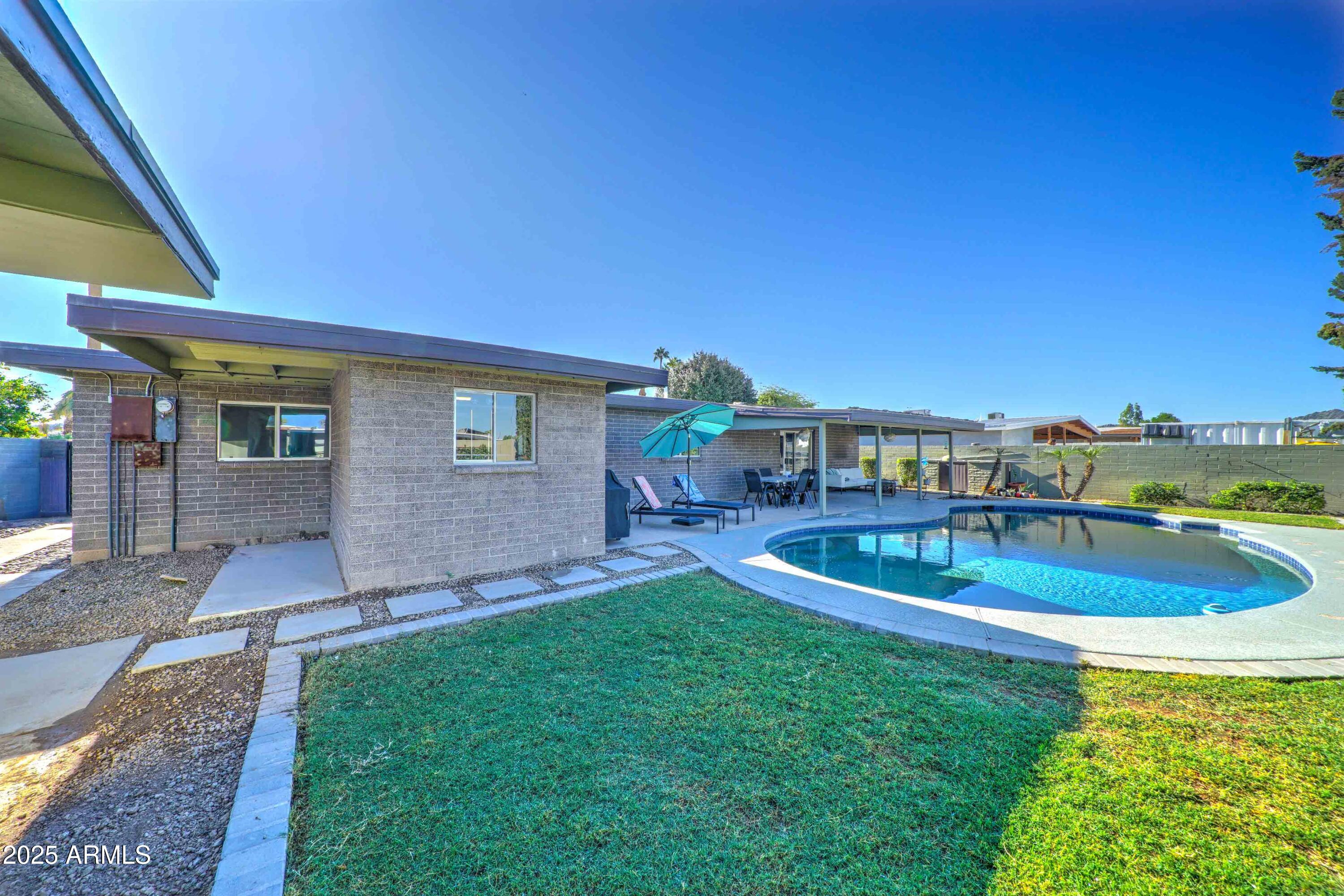 Phoenix, Arizona, 85028, United States, 4 Bedrooms Bedrooms, ,3 BathroomsBathrooms,Residential,For Sale,1989042