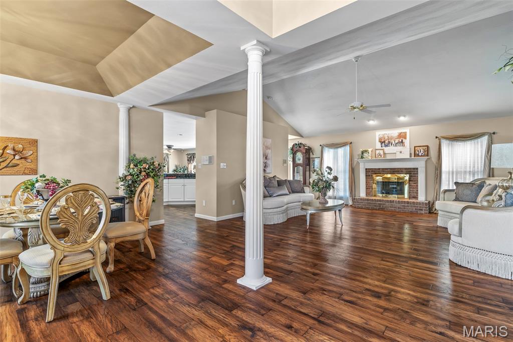Farmington, Missouri, 63640, United States, 3 Bedrooms Bedrooms, ,3 BathroomsBathrooms,Residential,For Sale,1942281