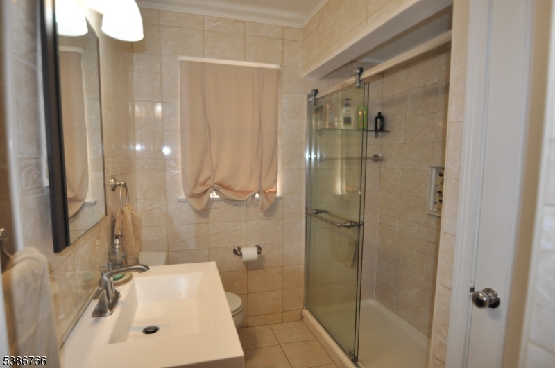 Burlington, Springfield Township`, New Jersey, 07081, United States, 4 Bedrooms Bedrooms, ,3 BathroomsBathrooms,Residential,For Sale,1979460