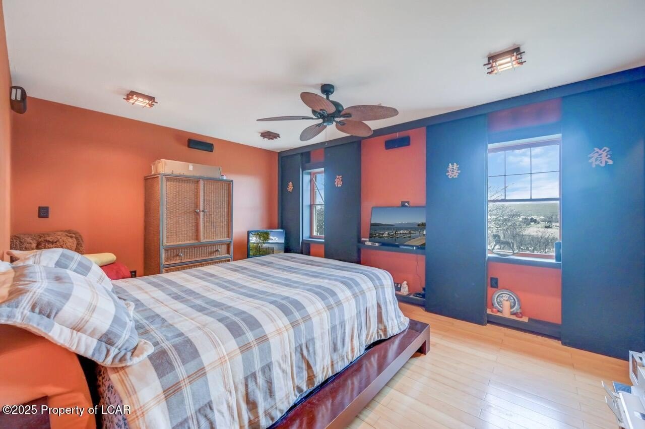 Sugarloaf, Pennsylvania, 18249, United States, 4 Bedrooms Bedrooms, ,3 BathroomsBathrooms,Residential,For Sale,1996756