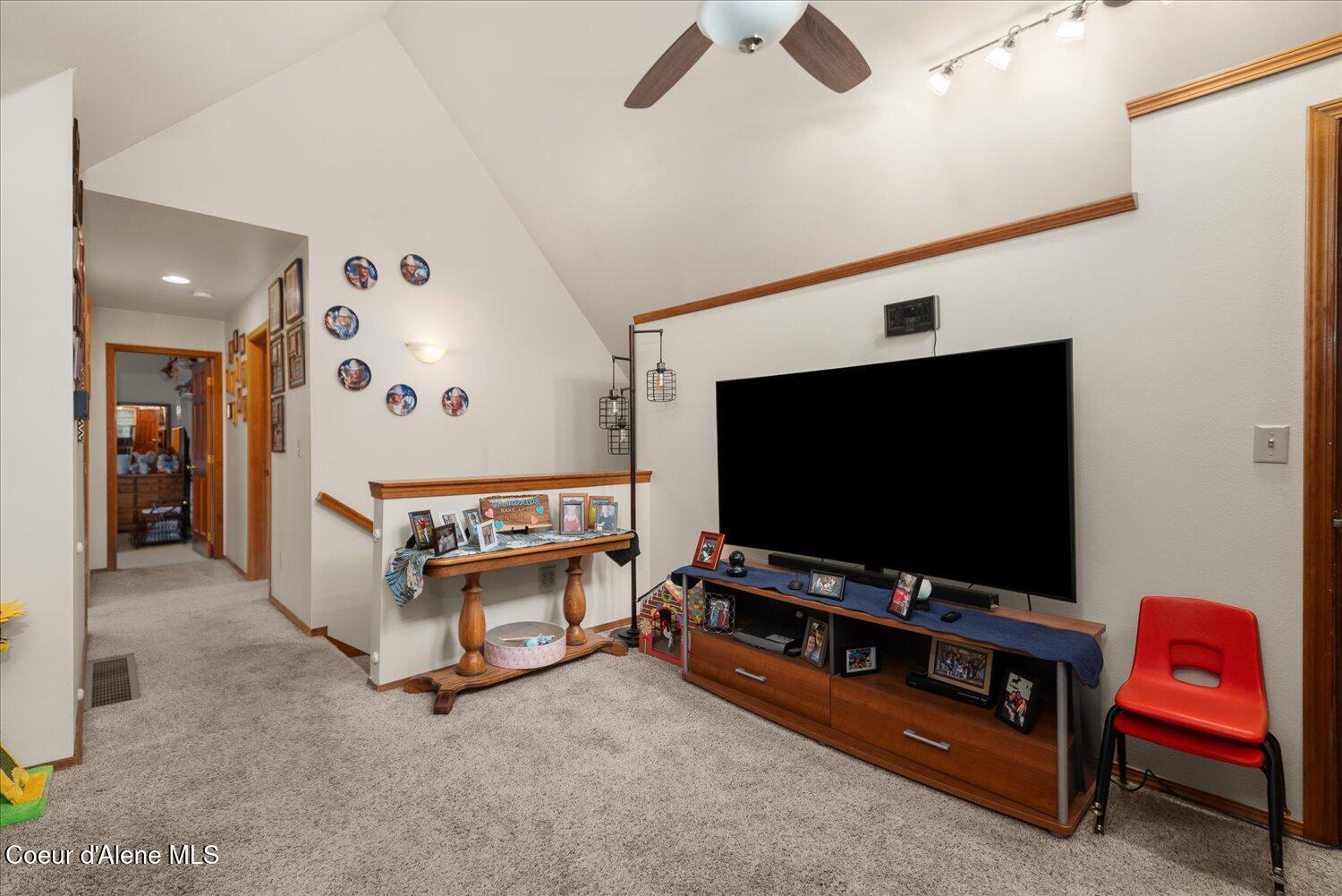 Metaline Falls, Washington, 99153, United States, 5 Bedrooms Bedrooms, ,3 BathroomsBathrooms,Residential,For Sale,1980097