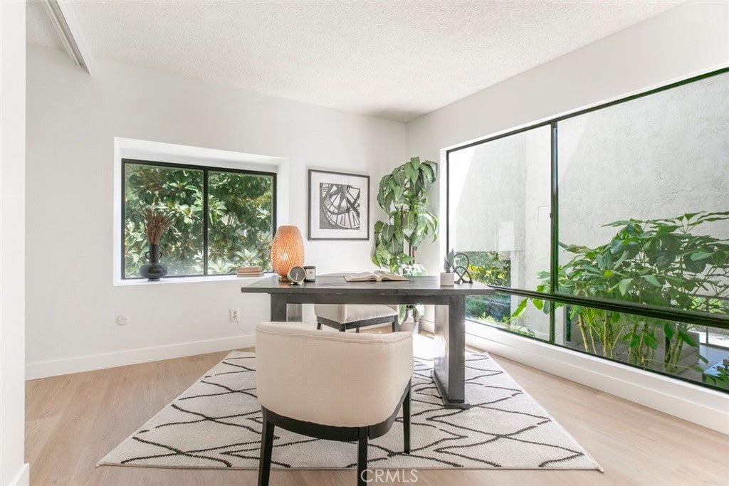 Glendale, California, 91206, United States, 2 Bedrooms Bedrooms, ,3 BathroomsBathrooms,Residential,For Sale,1941682