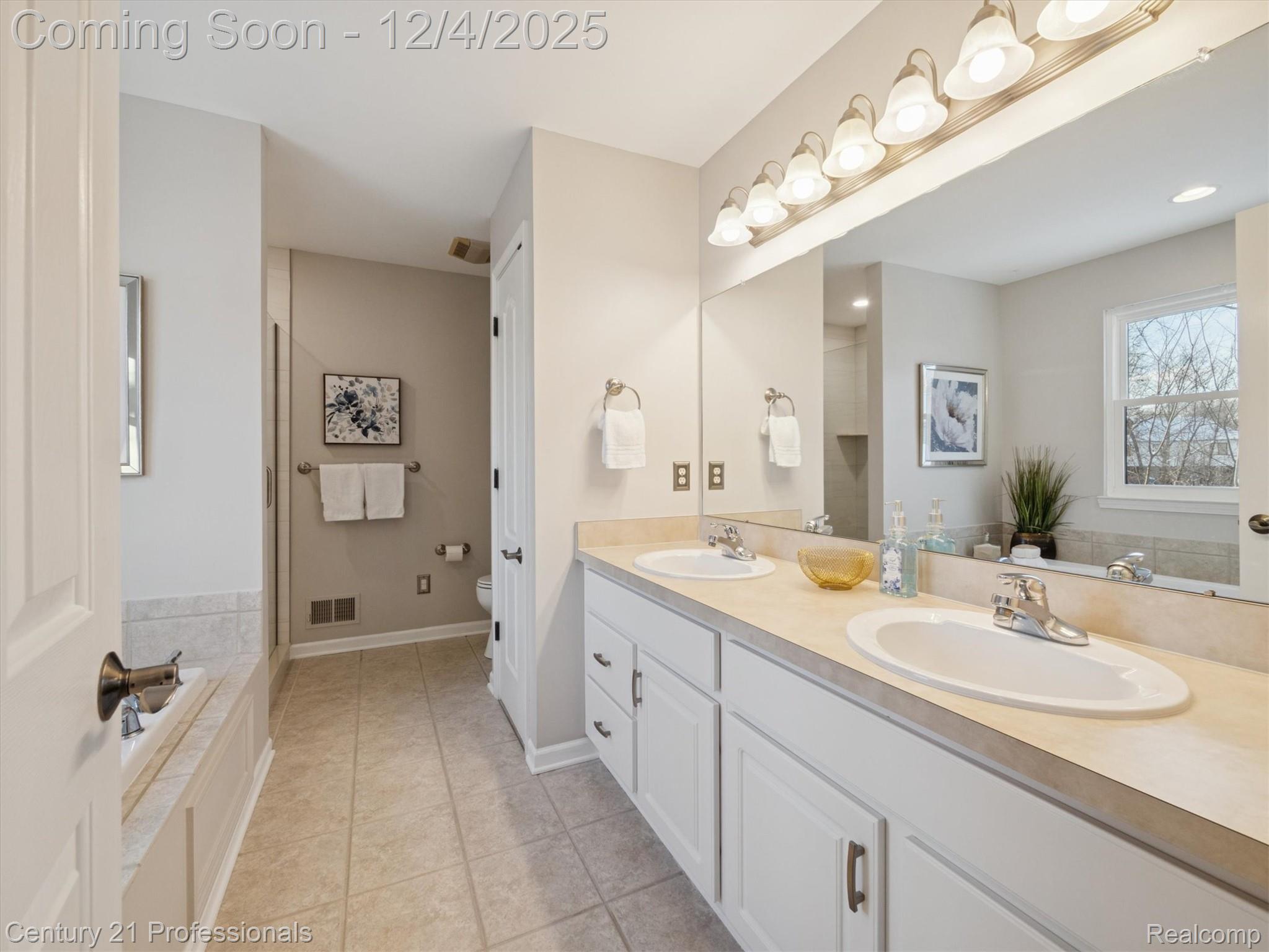 Orion, Michigan, 48360, United States, 4 Bedrooms Bedrooms, ,4 BathroomsBathrooms,Residential,For Sale,2001208