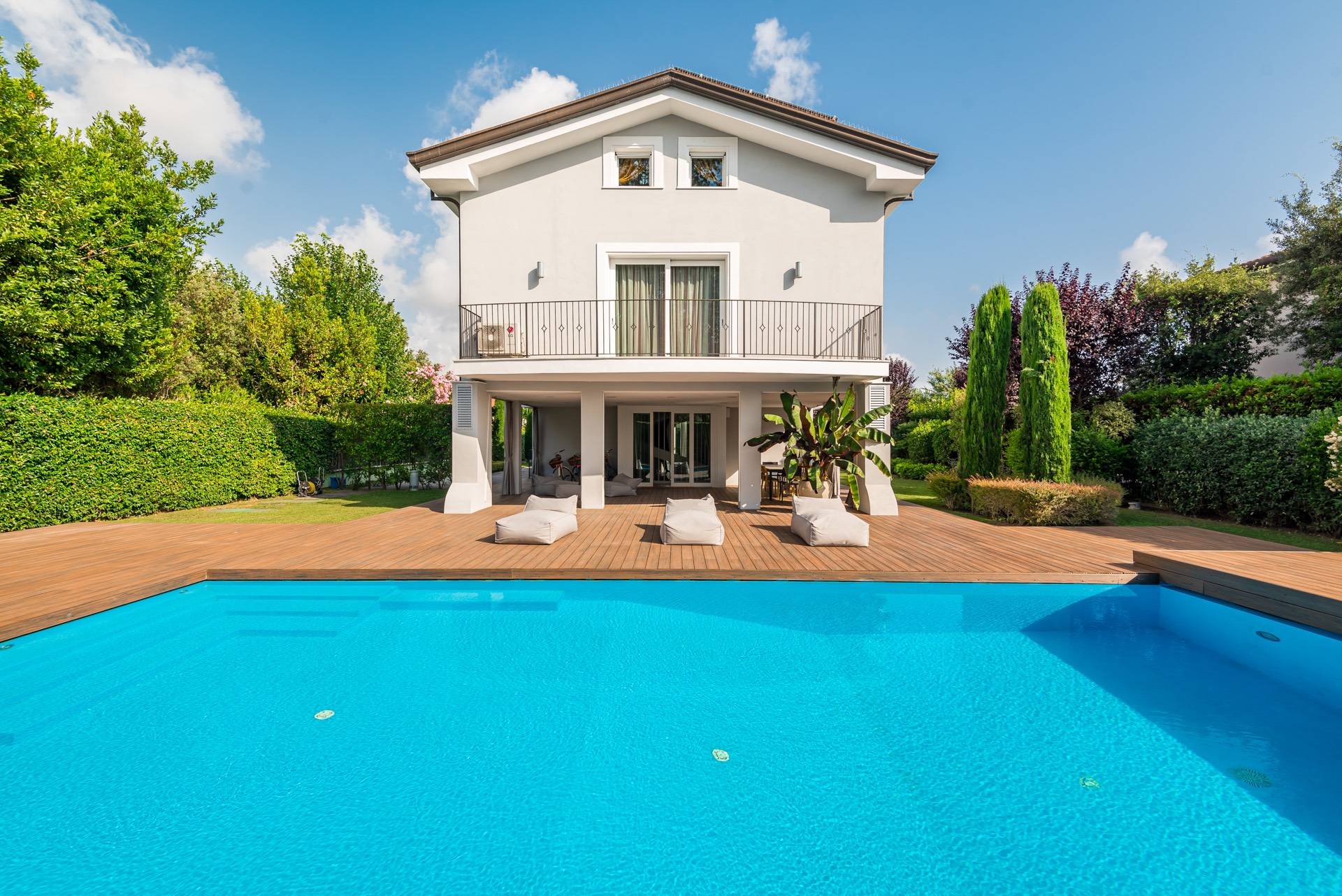 Forte dei Marmi, Lucca, 55042, IT, 5 Bedrooms Bedrooms, ,9 BathroomsBathrooms,Residential,For Sale,1950777