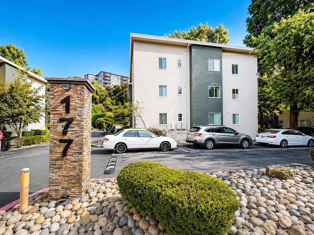 San Mateo, California, 94401, United States, 2 Bedrooms Bedrooms, ,1 BathroomBathrooms,Residential,For Sale,2049051