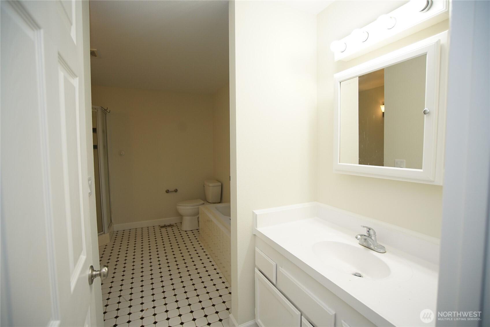 FEDERAL WAY, Washington, 98023, United States, 5 Bedrooms Bedrooms, ,3 BathroomsBathrooms,Residential,For Sale,1997167