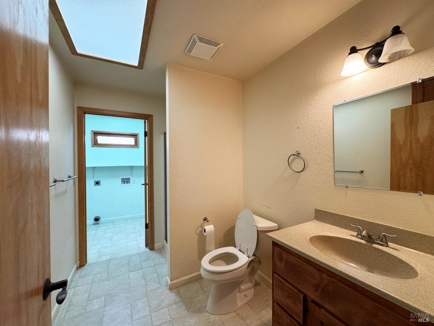 Willits, California, 95490, United States, 2 Bedrooms Bedrooms, ,2 BathroomsBathrooms,Residential,For Sale,1983542