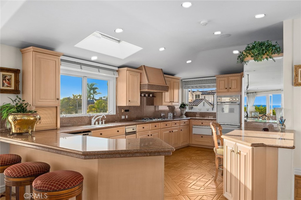 Newport Beach, California, 92661, United States, 4 Bedrooms Bedrooms, ,5 BathroomsBathrooms,Residential,For Sale,1875430