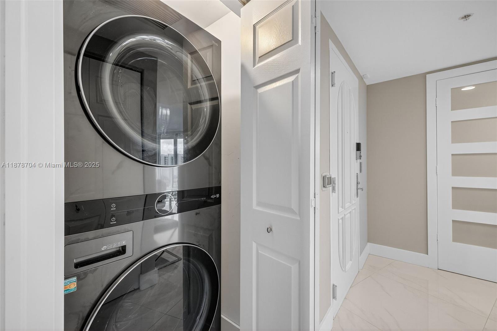 Aventura, Florida, 33180, United States, 2 Bedrooms Bedrooms, ,3 BathroomsBathrooms,Residential,For Sale,1947982