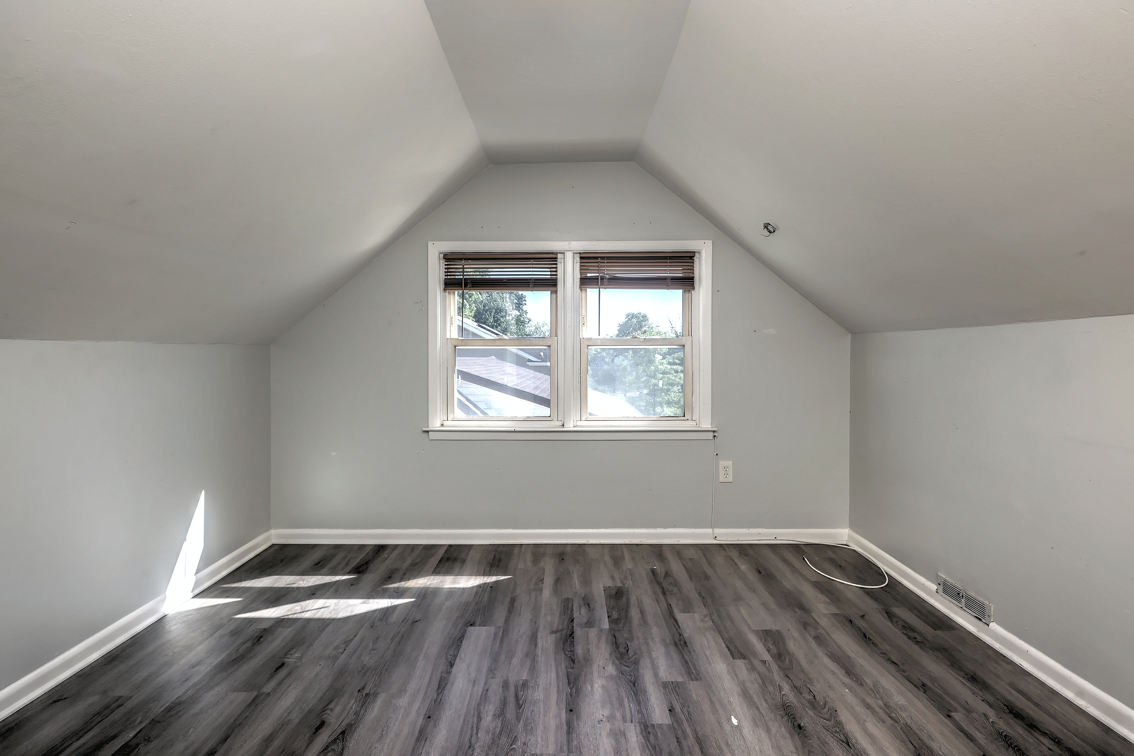  Spacious Cape-Style Home in the Desirable North End - 物件實景